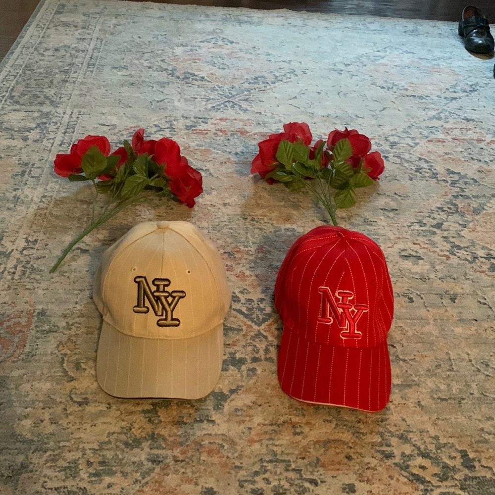 2 NEWYORK BASEBALL HATS VELCRO STRAP FOR ANY SIZE.